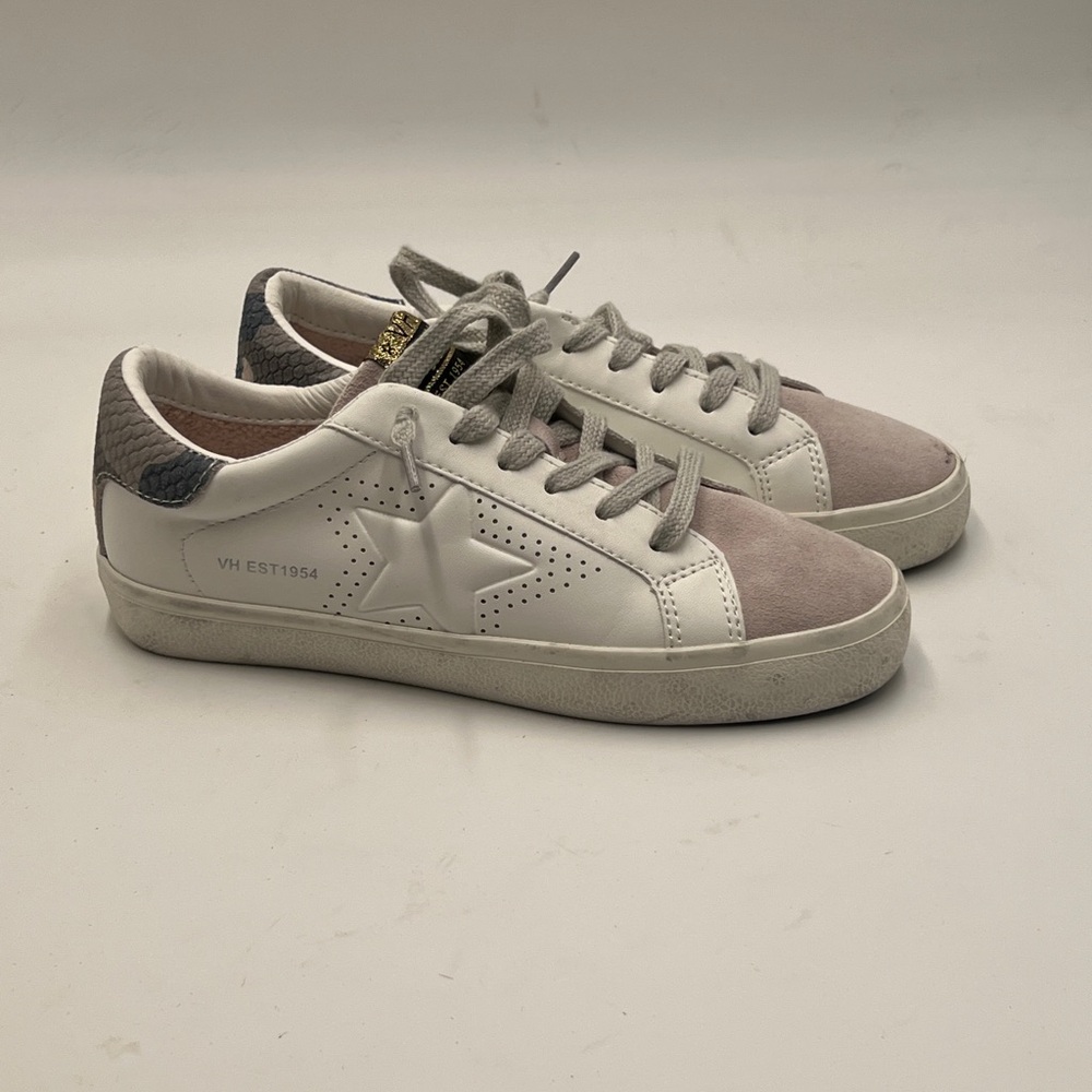 Vintage Havana White and Gray Sneakers Retro-Inspired Design